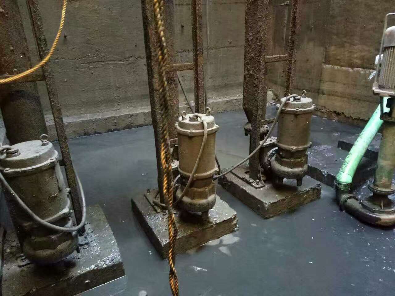 镶黄污水池清理